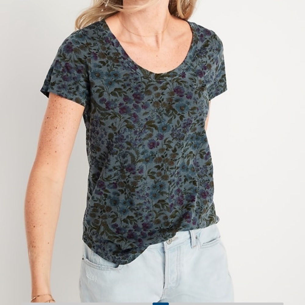 NWT Old Navy Dark Green Floral Scoop Neck Tee